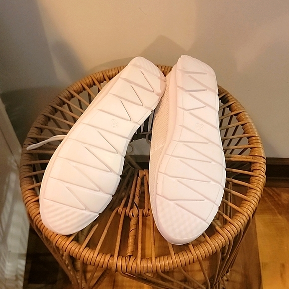 Clarks - Picture 3 of 7